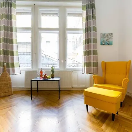 Hidden Gem 1 Bedroom Next To Opera *