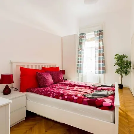 아파트 Hidden Gem 1 Bedroom Next To Opera