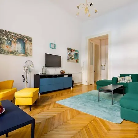 Hidden Gem 1 Bedroom Next To Opera Apartman