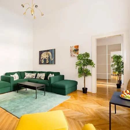 Hidden Gem 1 Bedroom Next To Opera Daire Budapeşte
