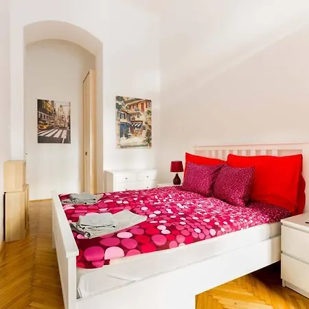 Hidden Gem 1 Bedroom Next To Opera