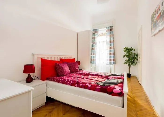 Апартаменты Hidden Gem 1 Bedroom Next To Opera